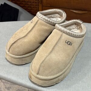 UGG Tasman platform loafers - women’s 8 - mustard seed color